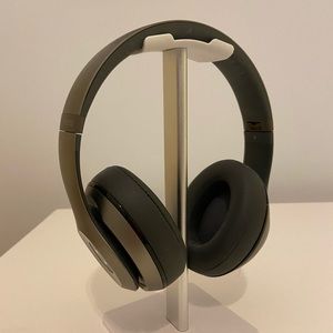 Beats wireless headphones 🎧